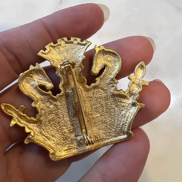 Vintage MJENT Chess Brooch 1970s Enamel Castle Knight Pin - Picture 6 of 6